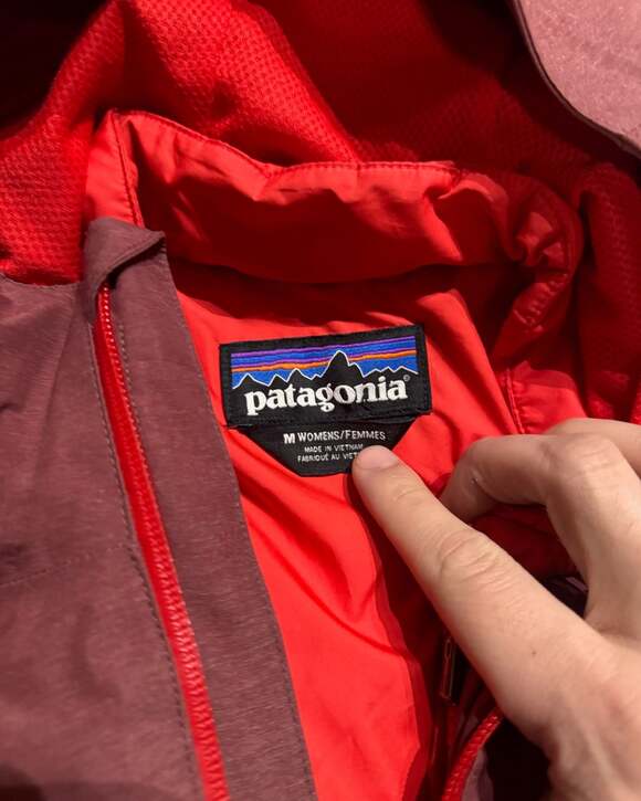 Patagonia Women's Insulated Powder Town Ski Jacket Maroon Medium - Picture 3 of 8